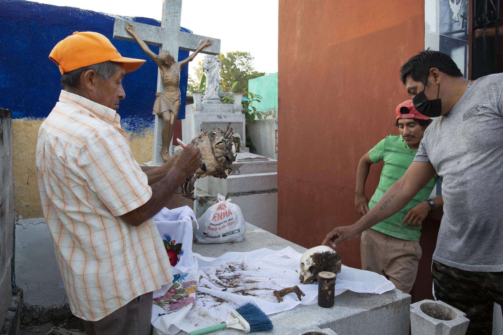 Choo Ba Ak The Mayan Bone Cleaning Ritual In Pomuch Mexico By