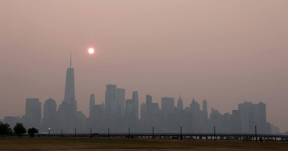 Hazardous NYC air quality prompts cancellation of outdoor school activities, sports, concerts and protests