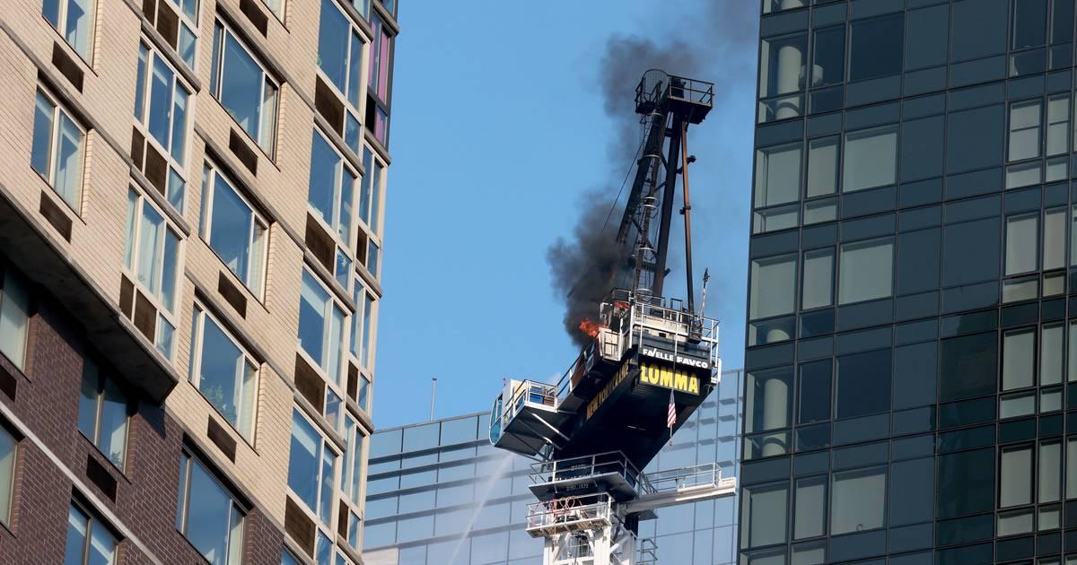NYC crane collapse preliminary cause is leak of hydraulic fluid