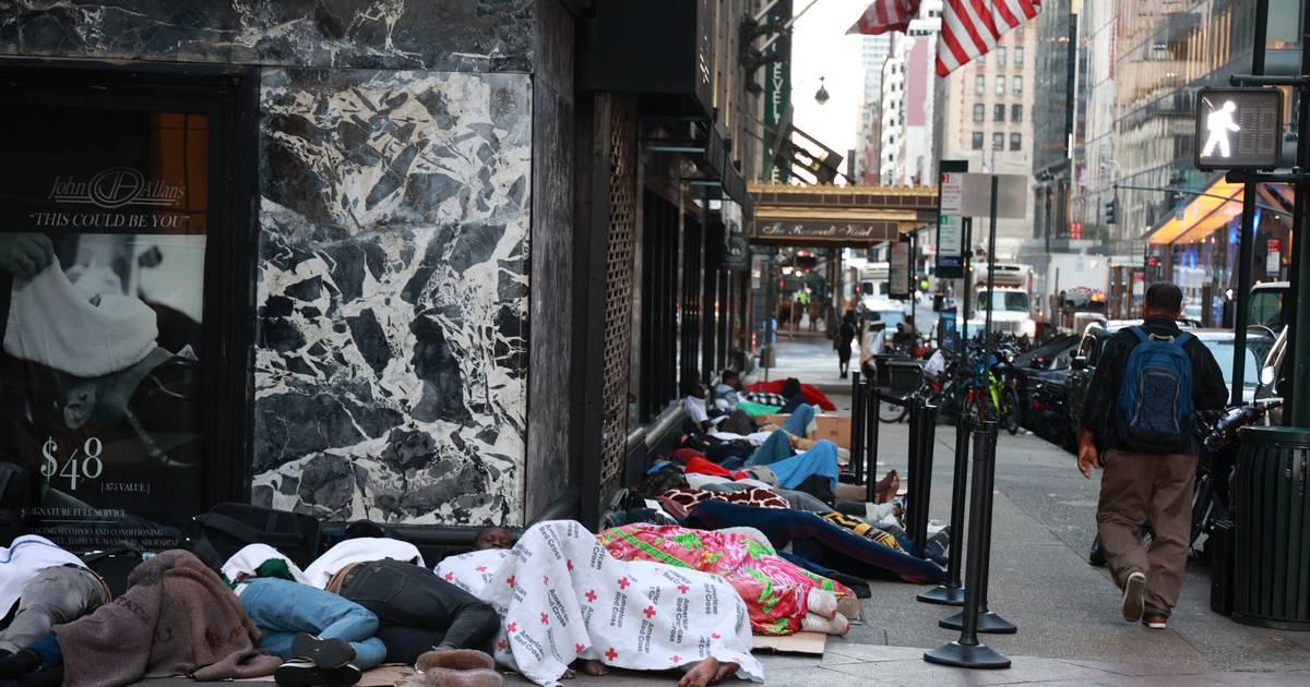More than 800 migrants told to leave NYC shelters under new 60-day rule since last week