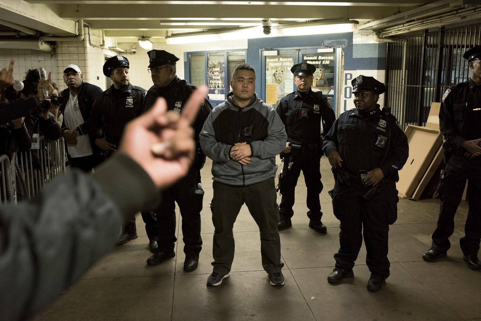 Image from NYC: MidiaNinja - A group of NYPD officers are standing at one of the exits...