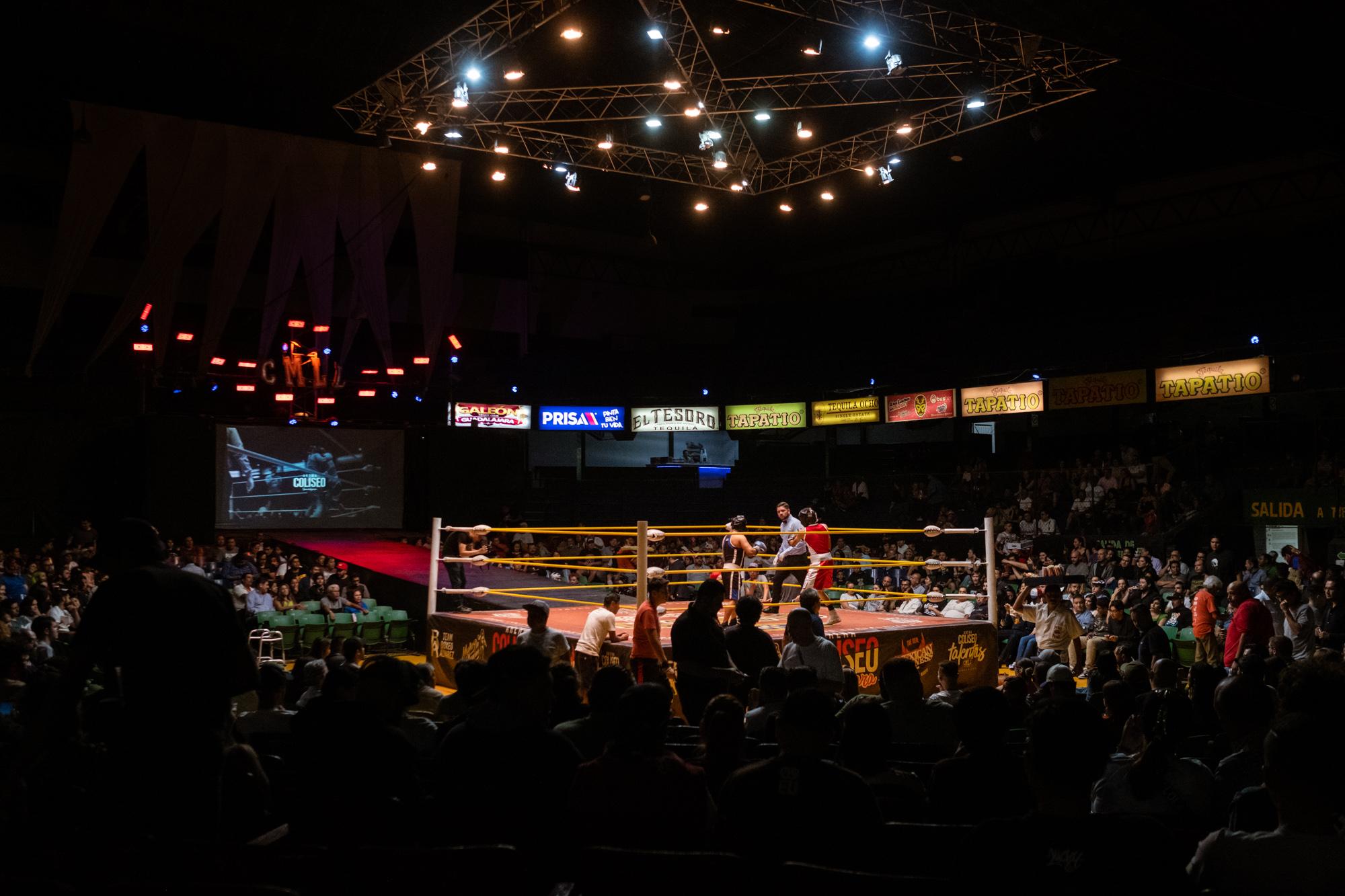 Homecoming - ESPN - An amateur box demonstration inside the Arena Coliseo...