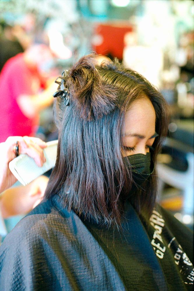 2021 - Van Nessa getting her hair cut, Los Angeles, CA,...