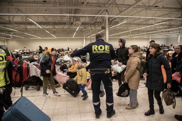 Przemsyl - Milan - From Milan to refugee centers in Poland on the border with Ukraine - Italian civil protection operators coordinate refugees leaving to Italy _______ Operatori della...