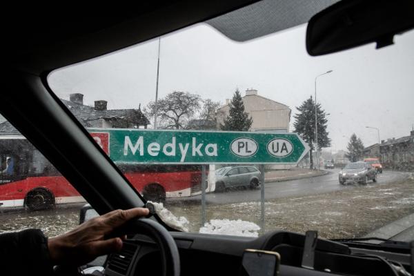 Przemsyl - Milan - From Milan to refugee centers in Poland on the border with Ukraine - The signs for the border with Ukraine I cartelli per il confine con l’Ucraina