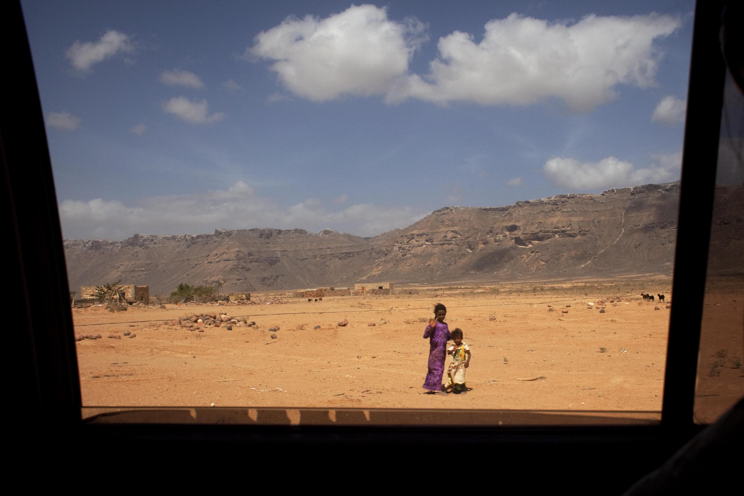 Yemen 2007_2017 - Des enfants surgis de nulle part dans le milieu aride de...