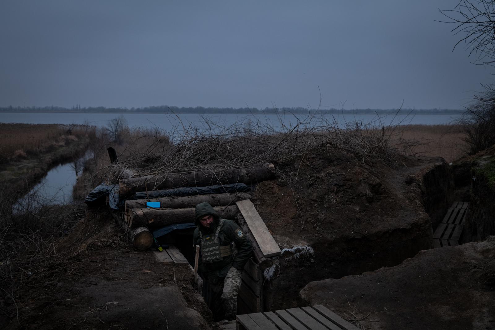 A Ukrainian soldier stood outsi...n Ukrainian and Russian forces.