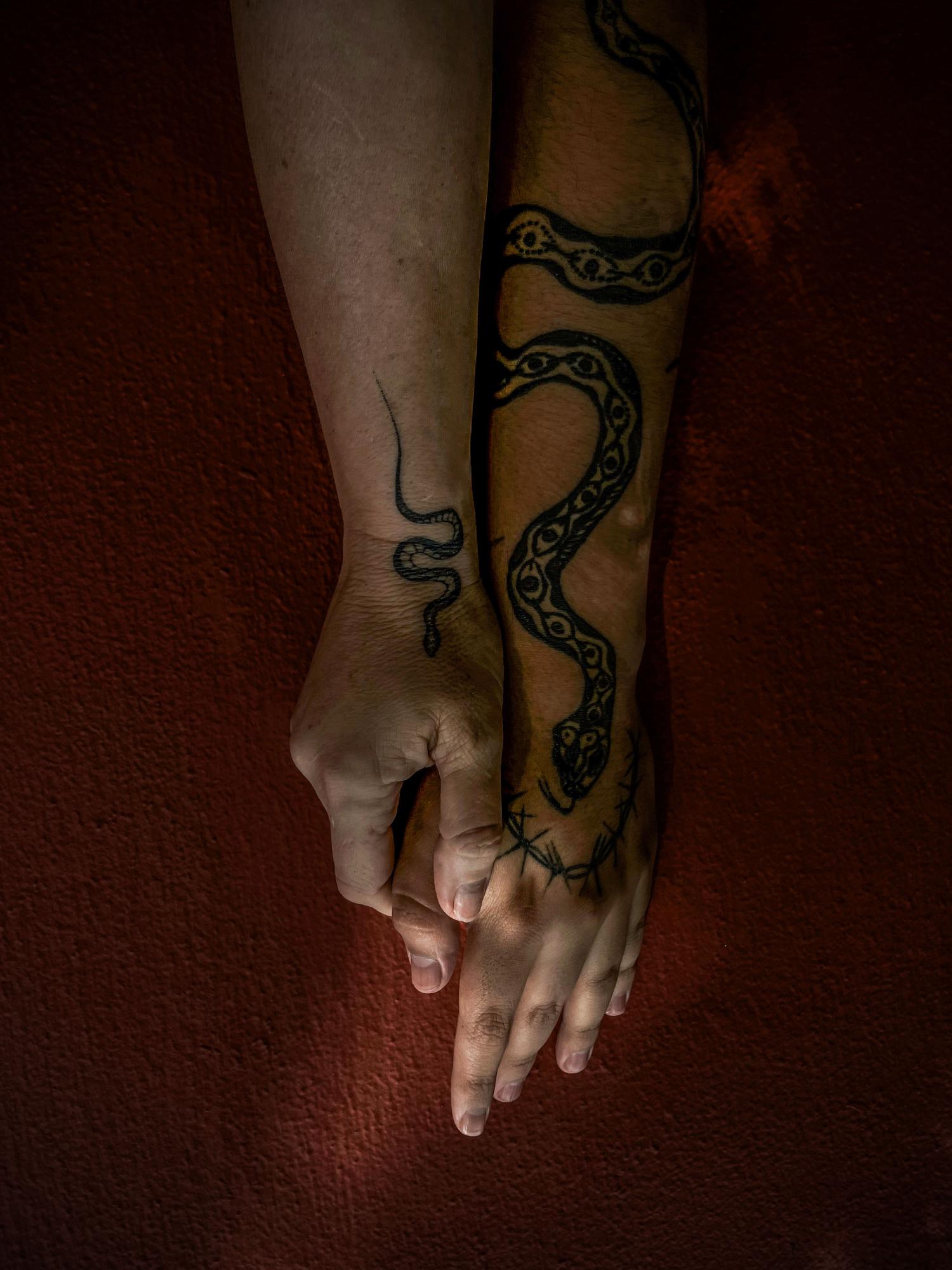 People - Dos serpientes. Maya Goded y Diego Moreno, Artists.