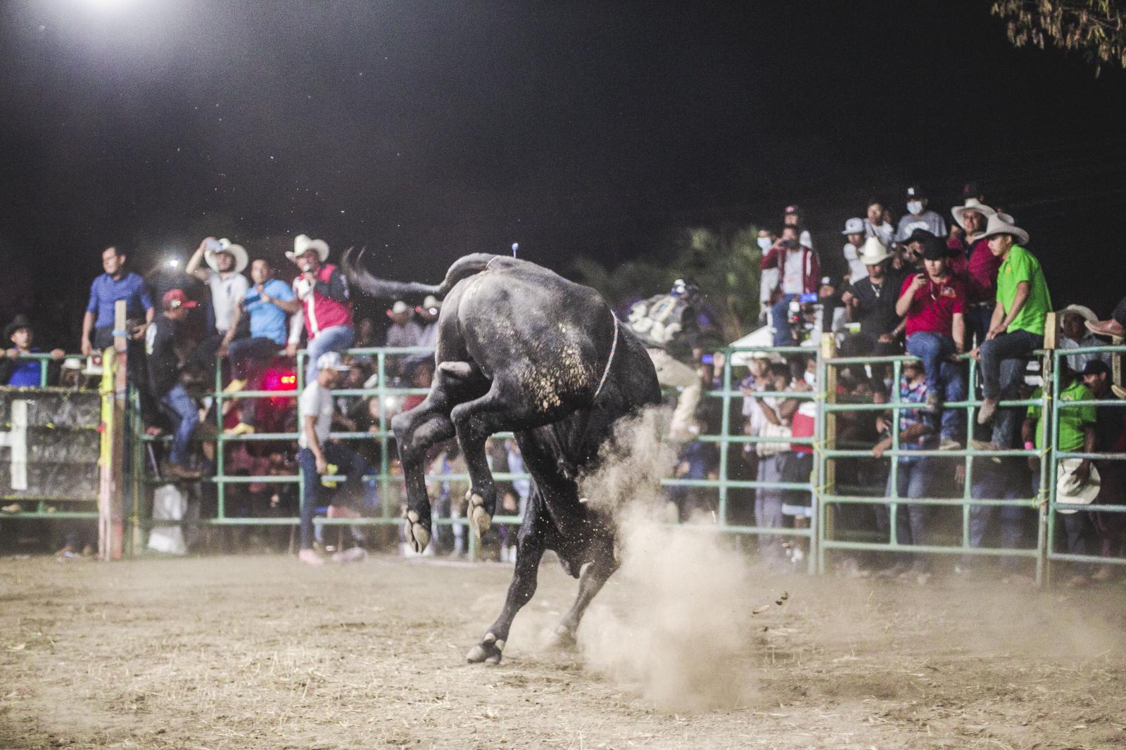 Jaripeo migrante, the FMX group organized the fair of the first section of Tehuitzingo, Puebla,...