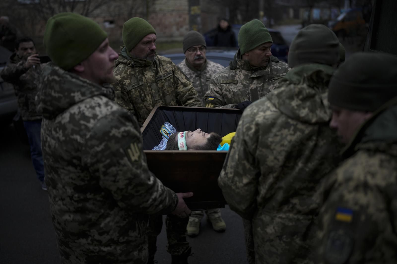 Ukrainian servicemen carry the ...AP Photo/Daniel Cole) Bucha UKR