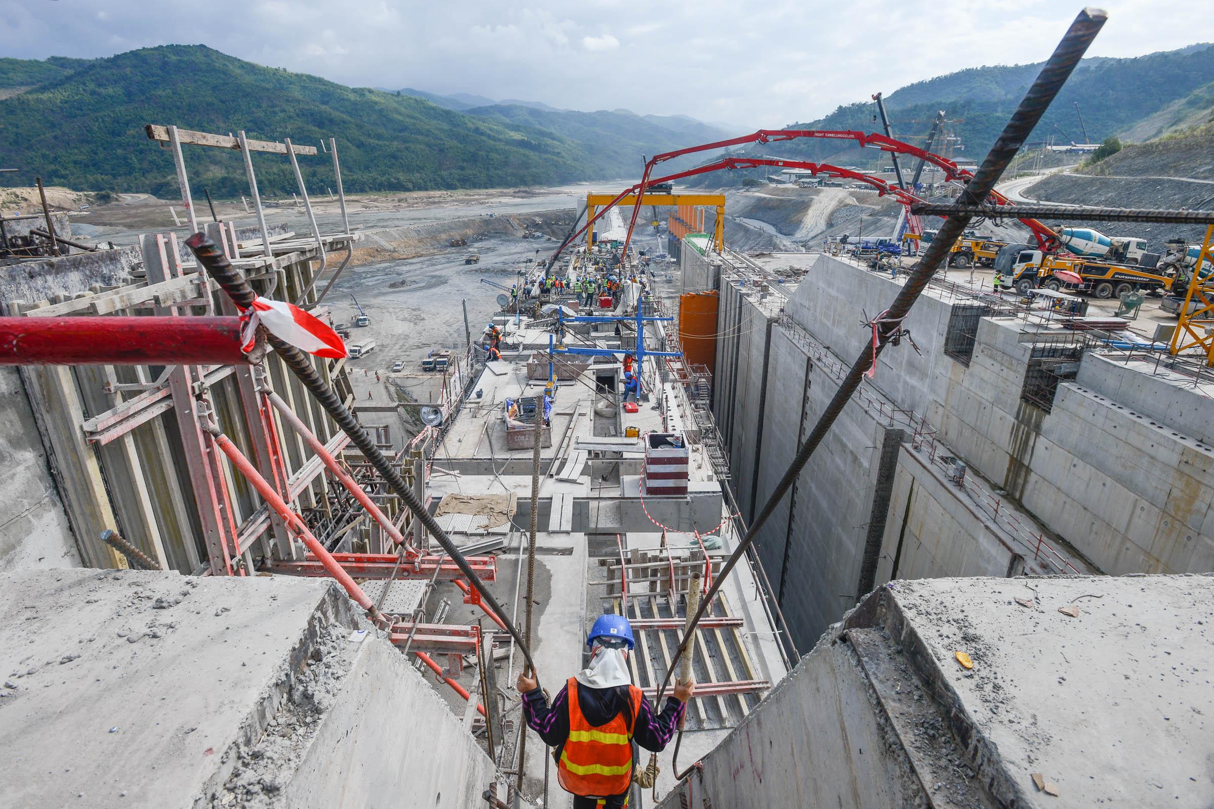 Damming The Mekong River - Construction work at the edge of the intermediate wall of...