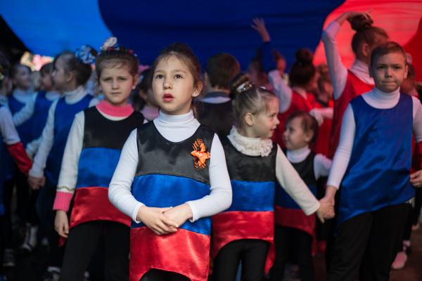 Image from The New Symphony of Donbas - Kids dressed in the colors of the flag of the so-called...