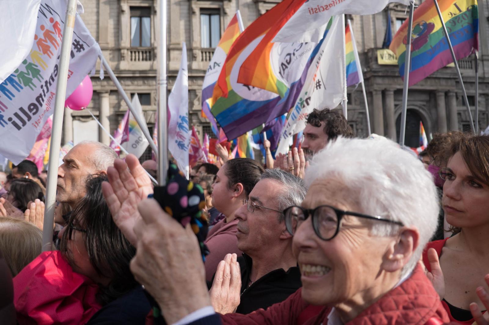 “Giù le mani dai nostri figli e figlie!” Presidio a Milano contro le discriminazioni
