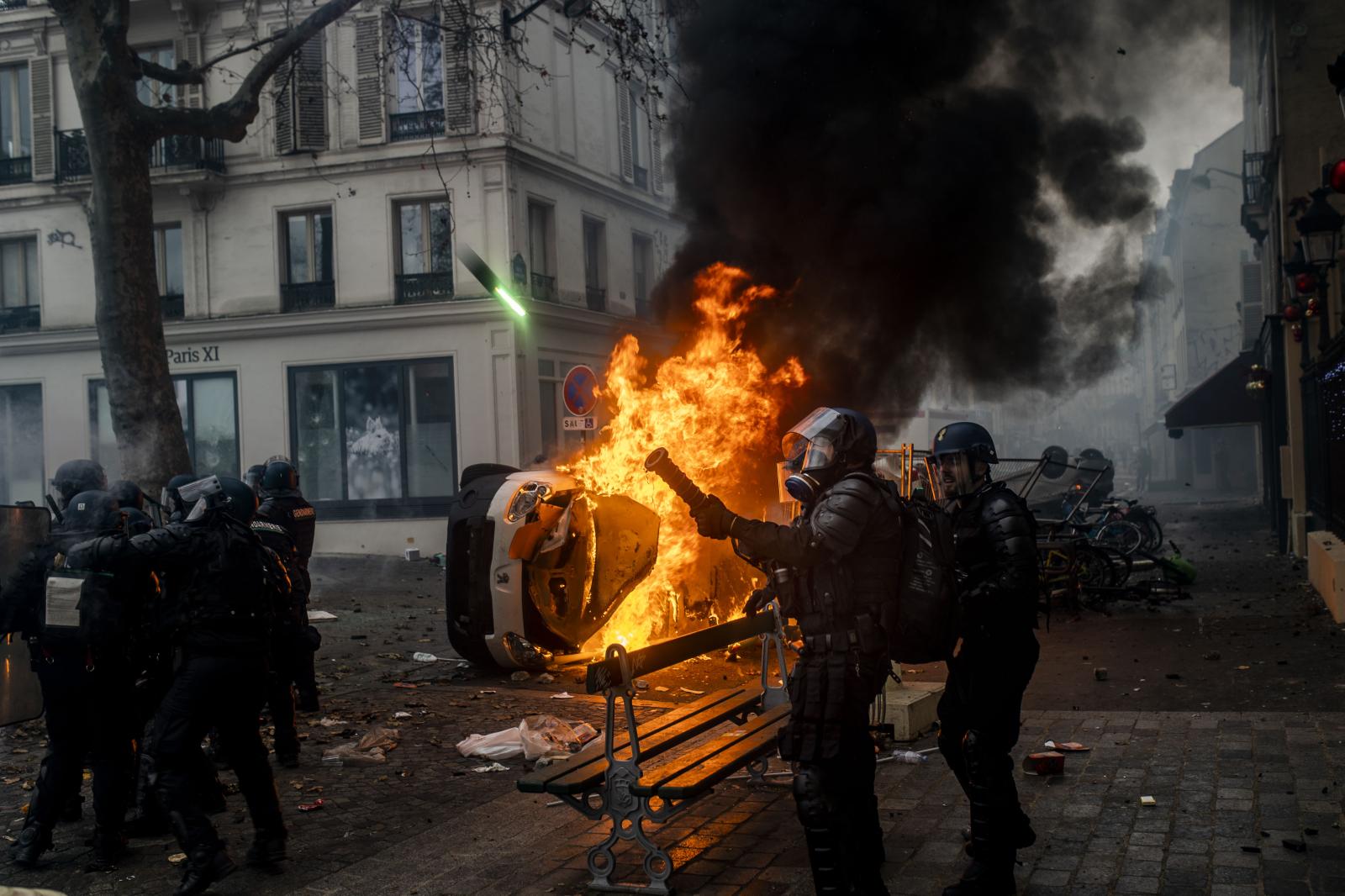 Thousands of Kurds clash with p... 10eme arrondissement of Paris 