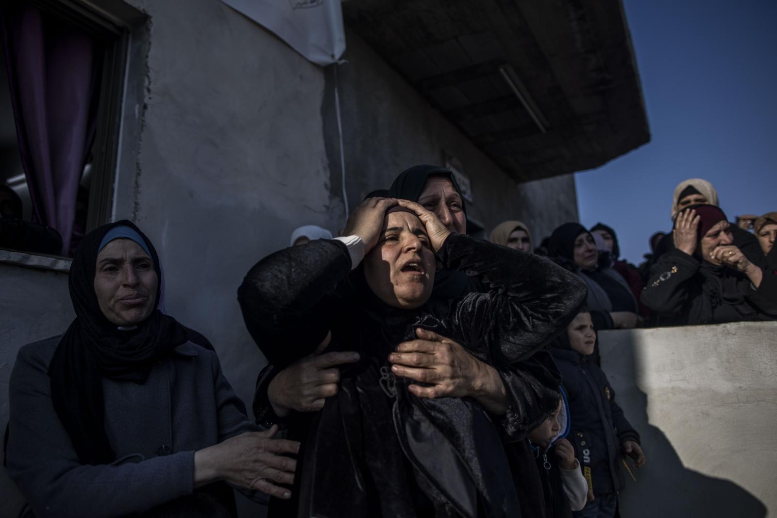 Absent Innocence - Ammar Mofleh's mother weeps as her son's body arrives....
