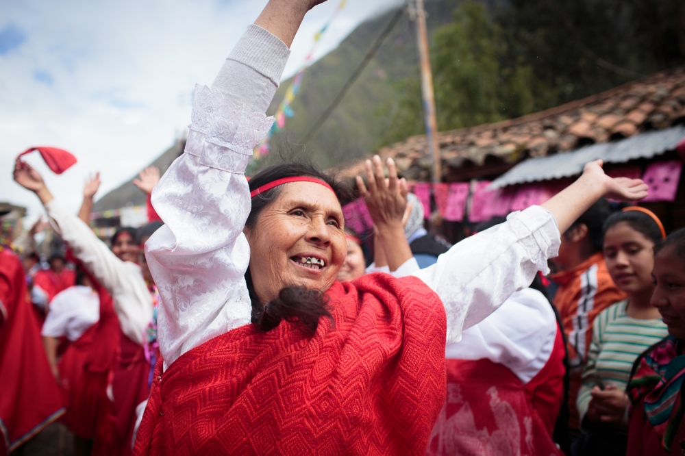 Chutanacuy!  -  An elderly woman from the red team celebrates the womens...