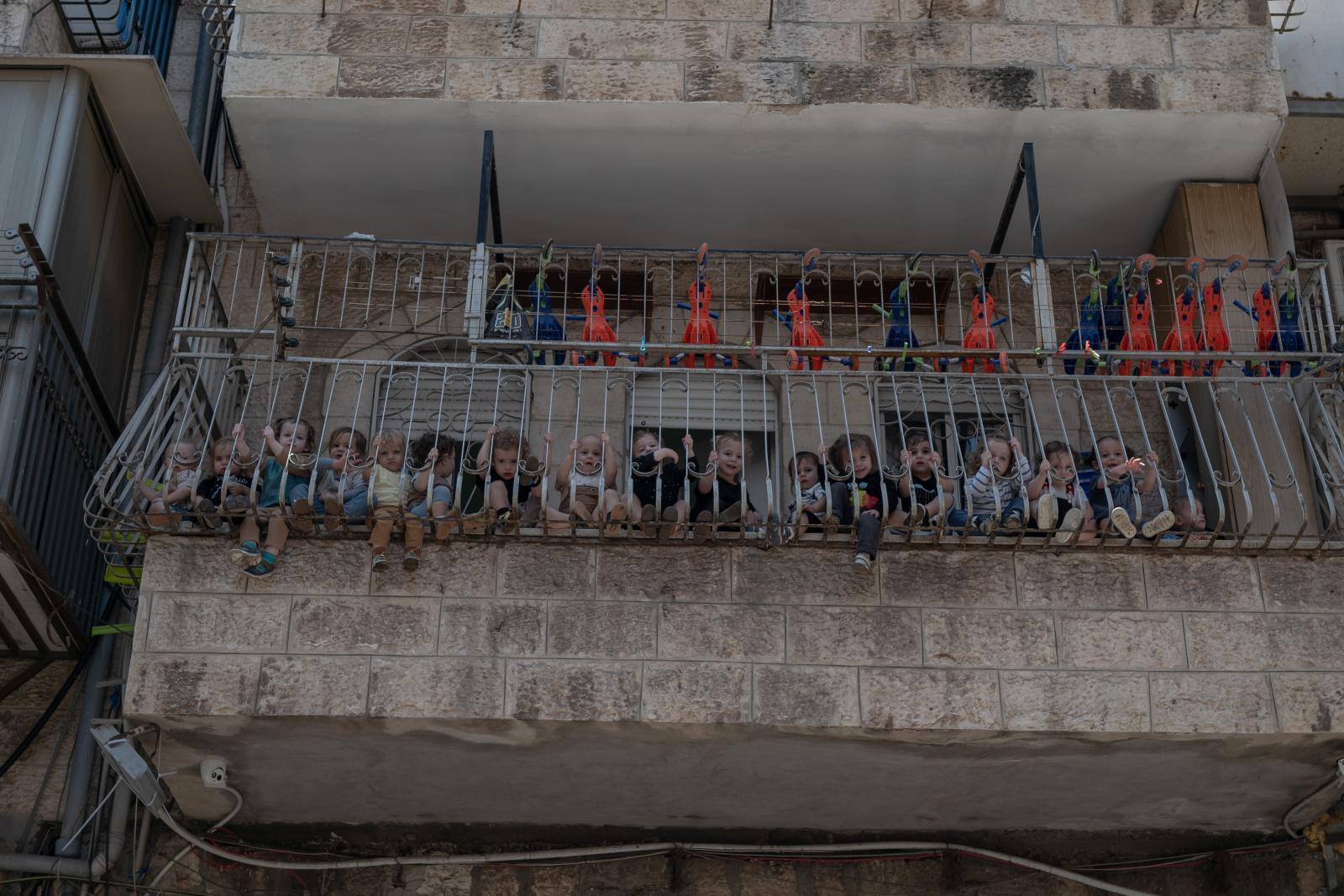 Israel, Jerusalem, quartier de ... ont beauccoup d'enfants. 