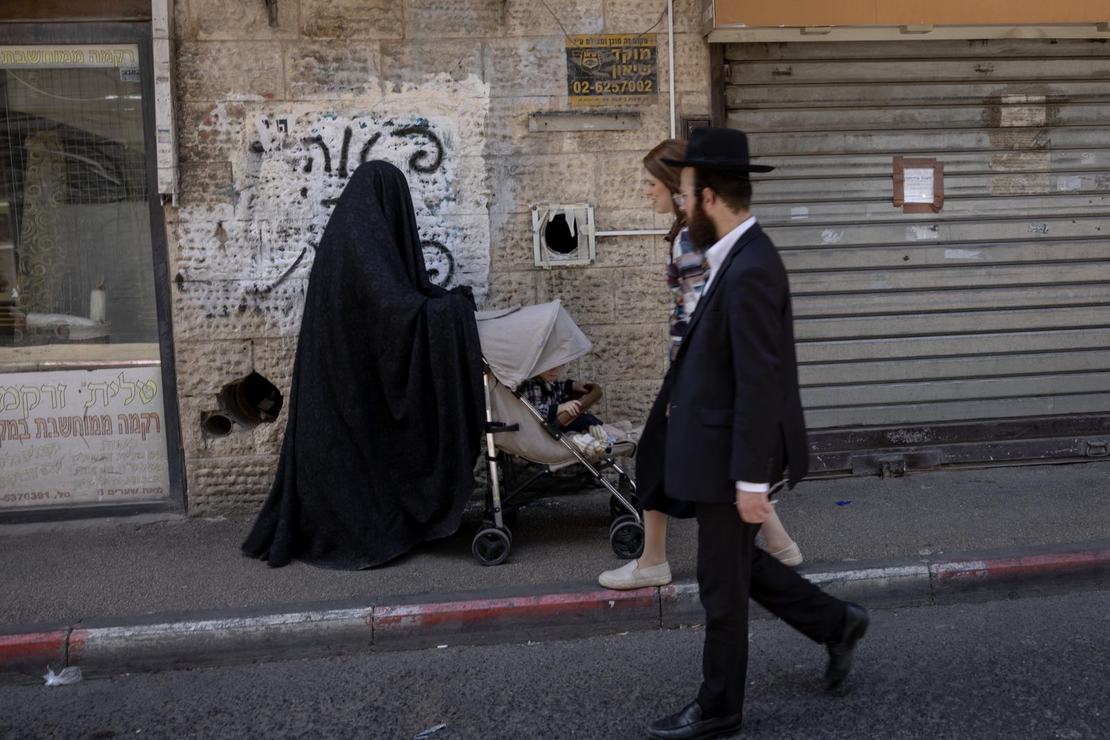 Les talibanes juives (Paris-Match) - Israel, Jerusalem, quartier de Mea Sharim ( juif Ultra...