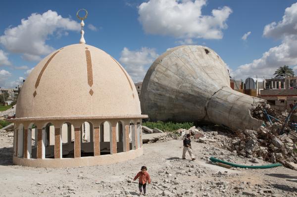 Image from Overview - A Khan Younès,  un chateau d'eau et une mosquée  ont été...