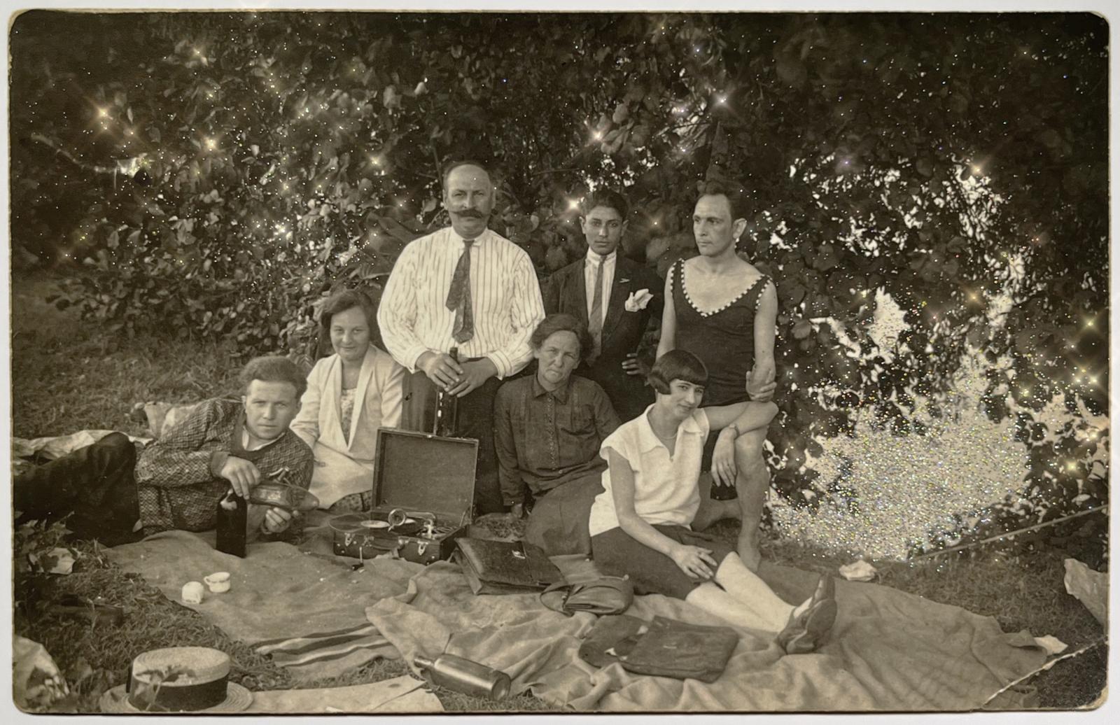  Mom (bottom RT), as a teen, wi...Italy &copy; Matthew Finley