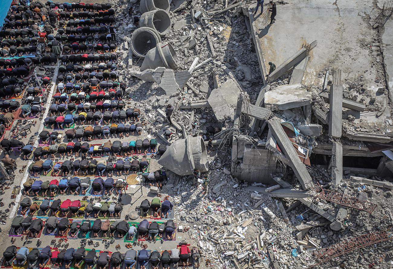 Faith Amid Genocide &copy; Abdelrahman Alkahlout