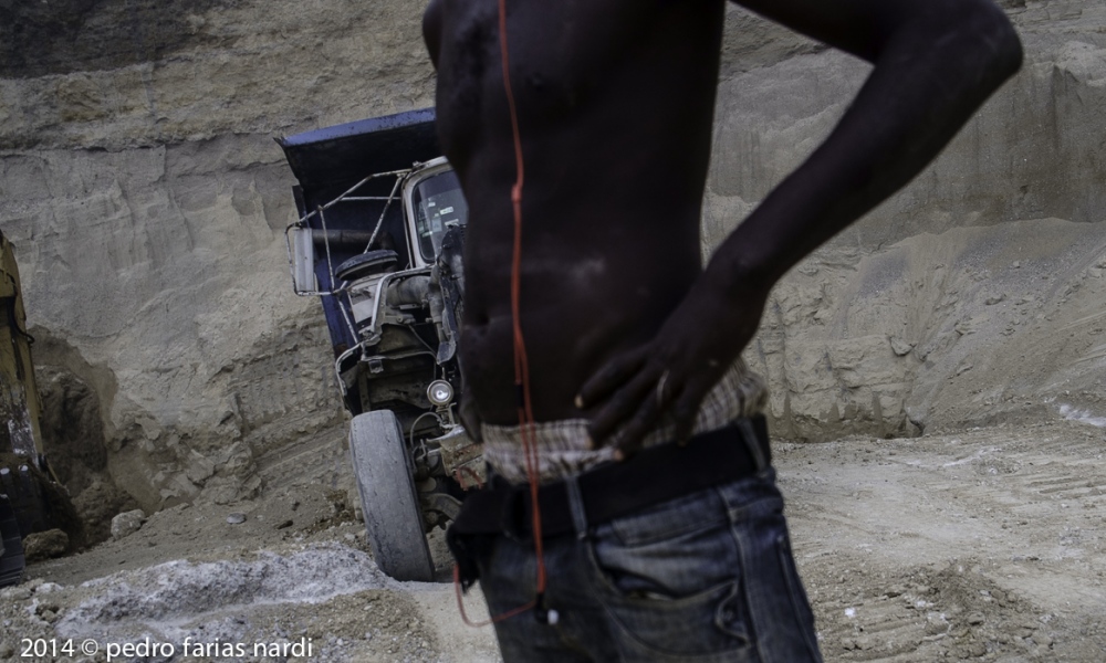 Sand, Diesel & Sweat: A quarry in Nigua - 