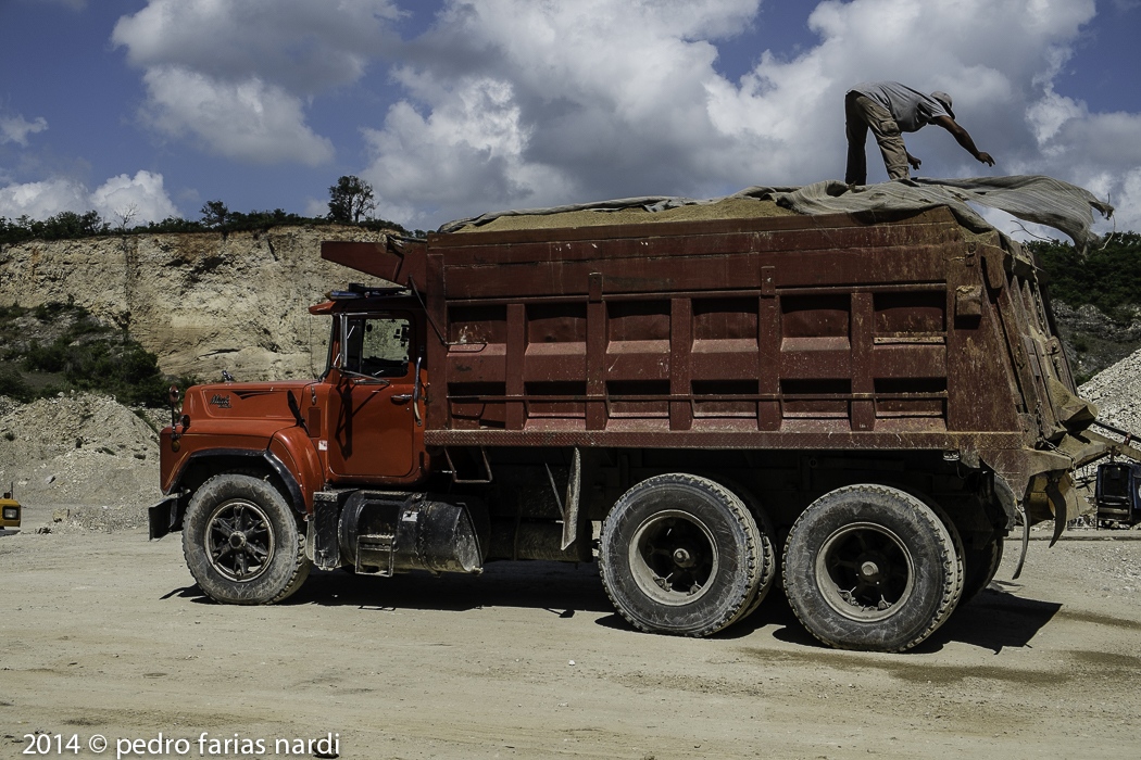 Sand, Diesel & Sweat: A quarry in Nigua