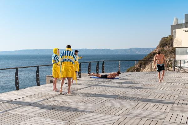 sports - Des nageurs du CNML sont sur le terrasse de la pîscine....