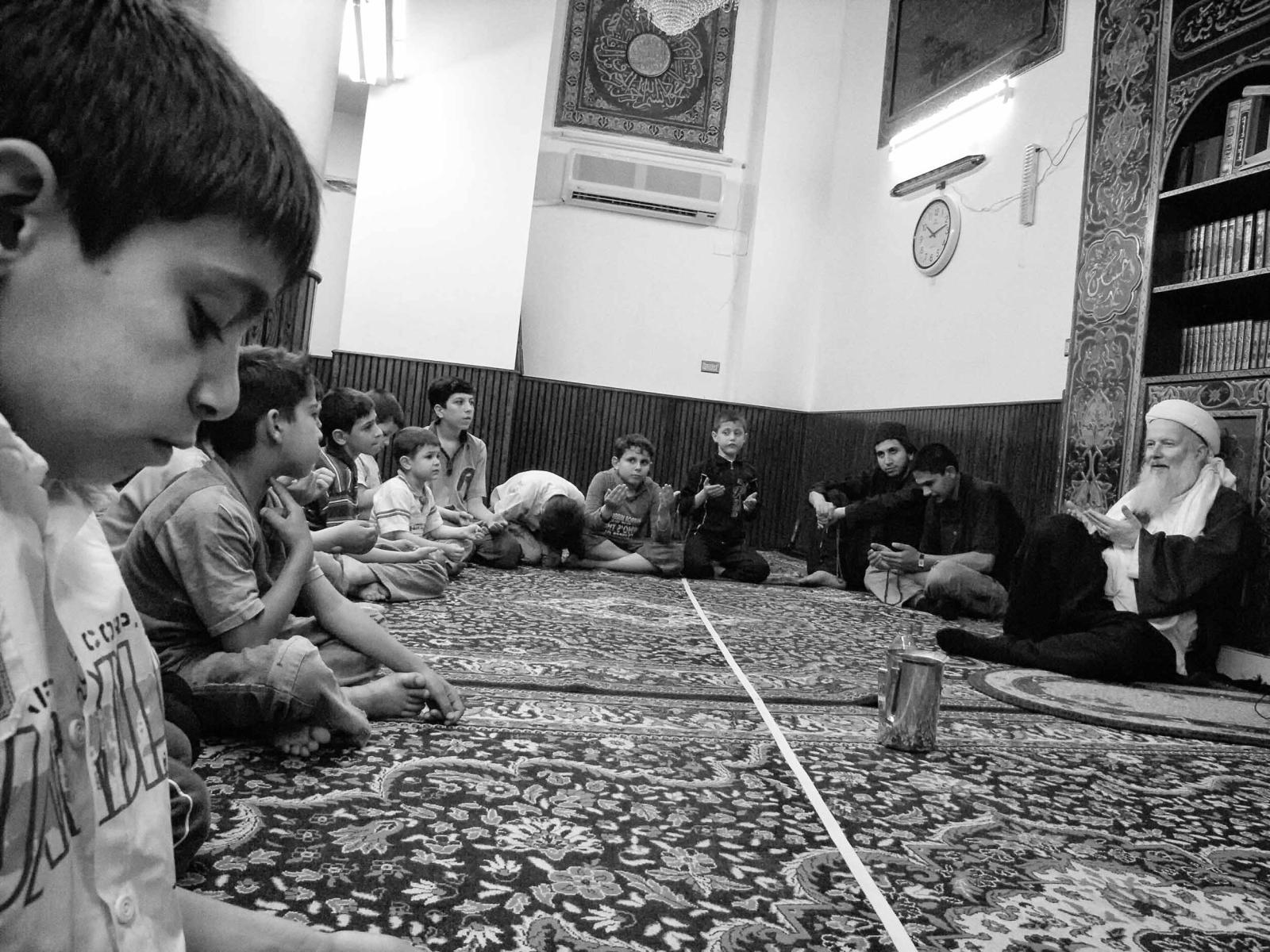 Children learning reciting coran with Shaykh Abd al-Hafidh Wentzel
