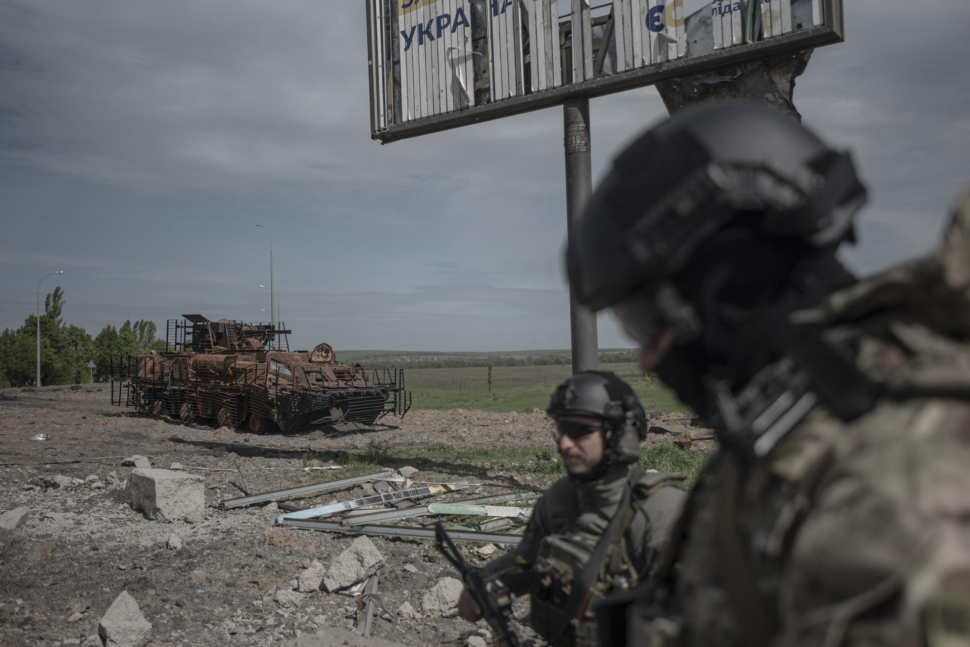 Portfolio Ukraine - Two soldier after a battle between Ukrainian soldiers and...