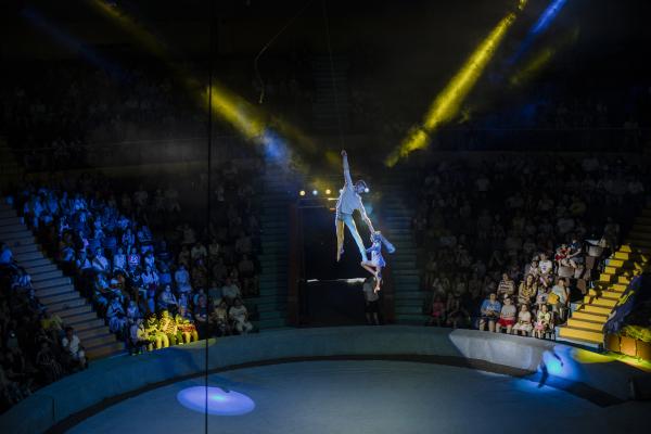 Circus brings back hope in Ukraine