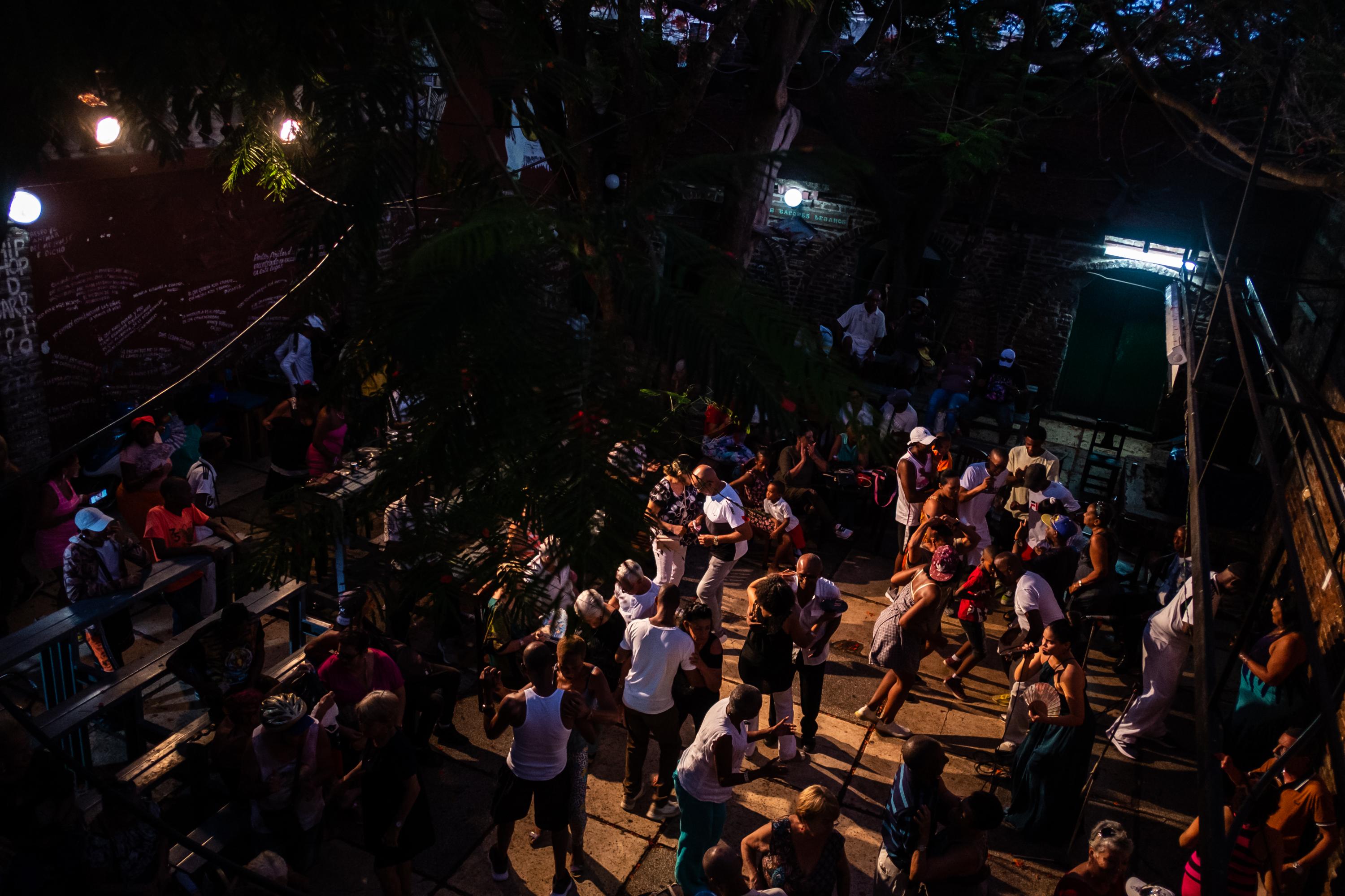 EL MEJUNJE -   Senior disco party.  