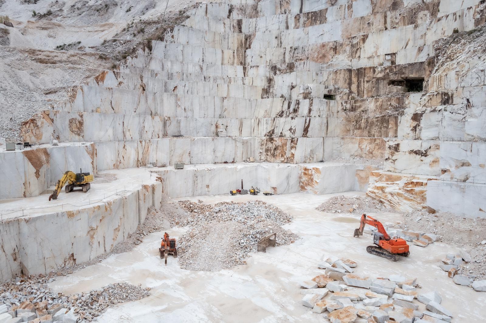 Carrara Marble, the fate of a land in dust. Featured in Radar Magazine (Italy).