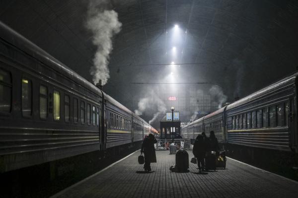Image from Ukraine - People carrying luggage on the platform of the train...