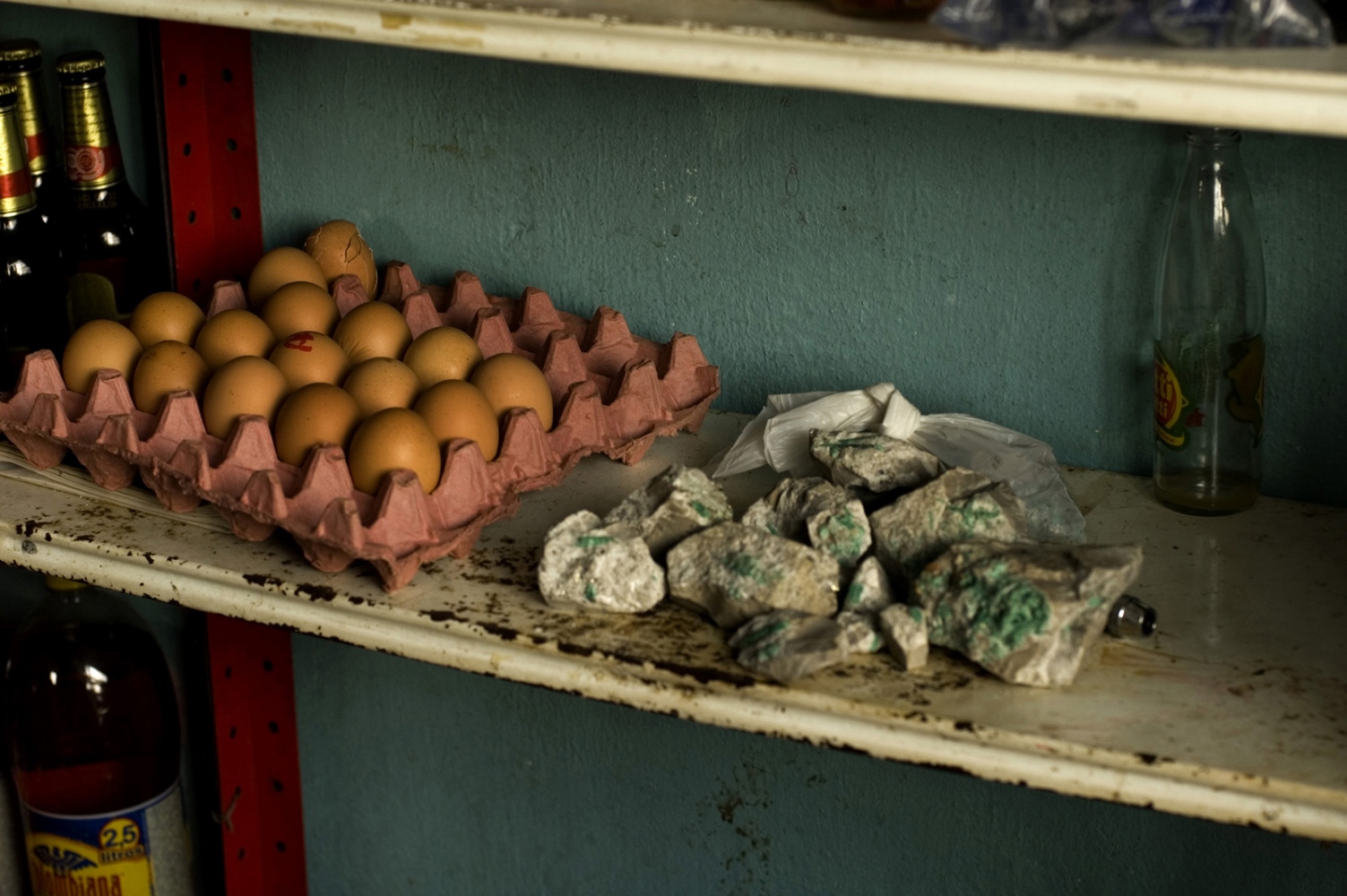Flesh and Rocks  -  Detail of a store in which 'murralla'(Low value...