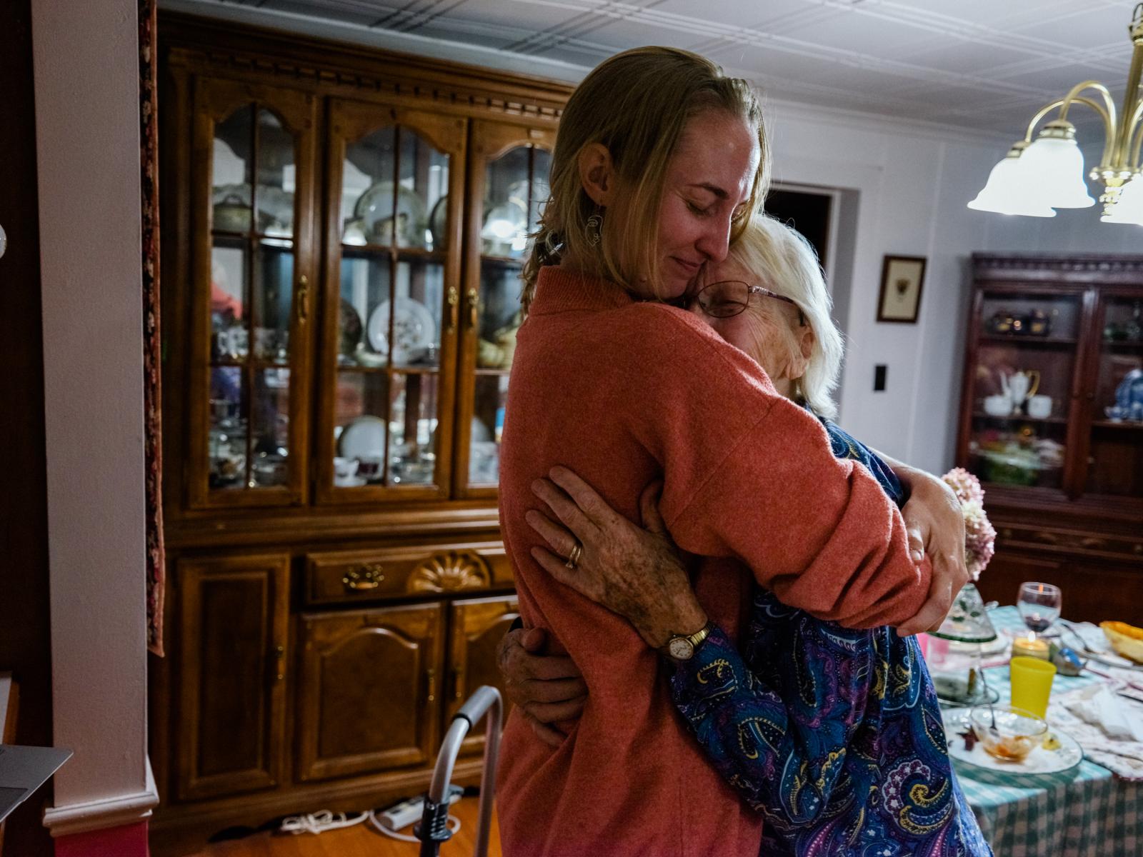 Rianna Starheim, 32, hugs her g...sem Morton Hobart United States