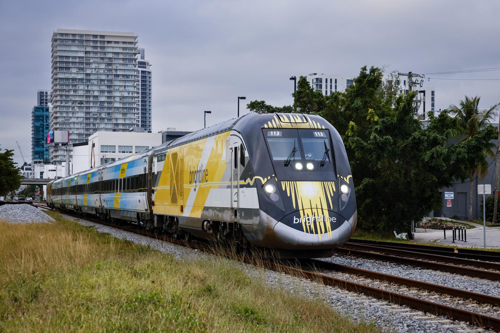 A Brightline train passes throu...les Times) Miami United States 