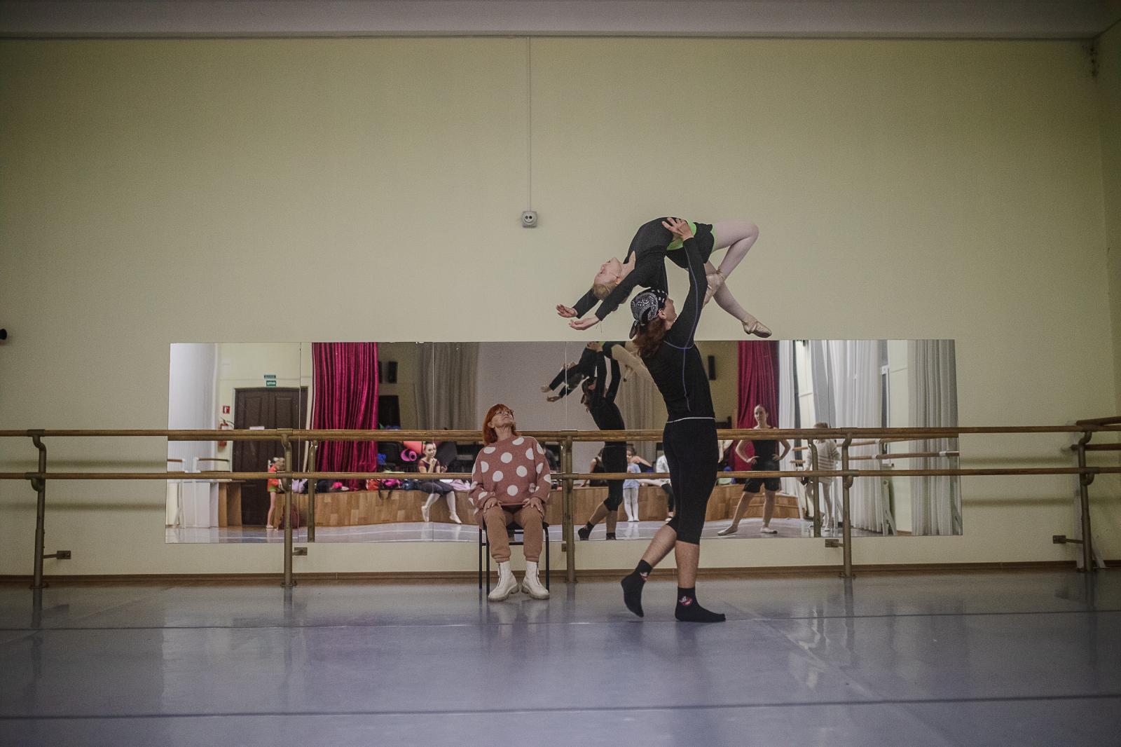 Dance of resilience  - Ukraine, December 2022 - A Svetlana Antipova Ballet...