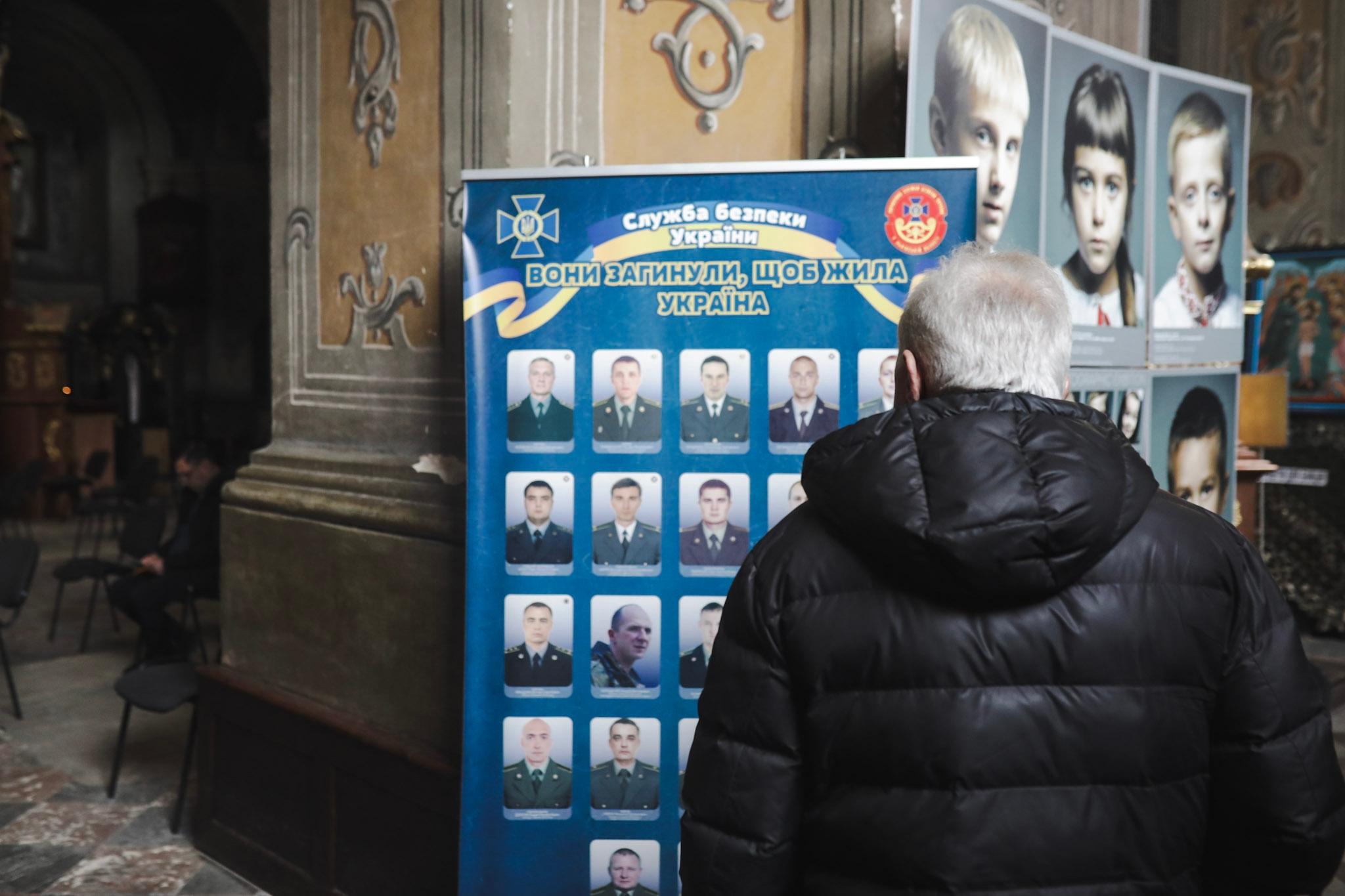 Anadolu/Getty - Easter gathering at Saints Peter and Paul Church in Lviv amid Russian attacks