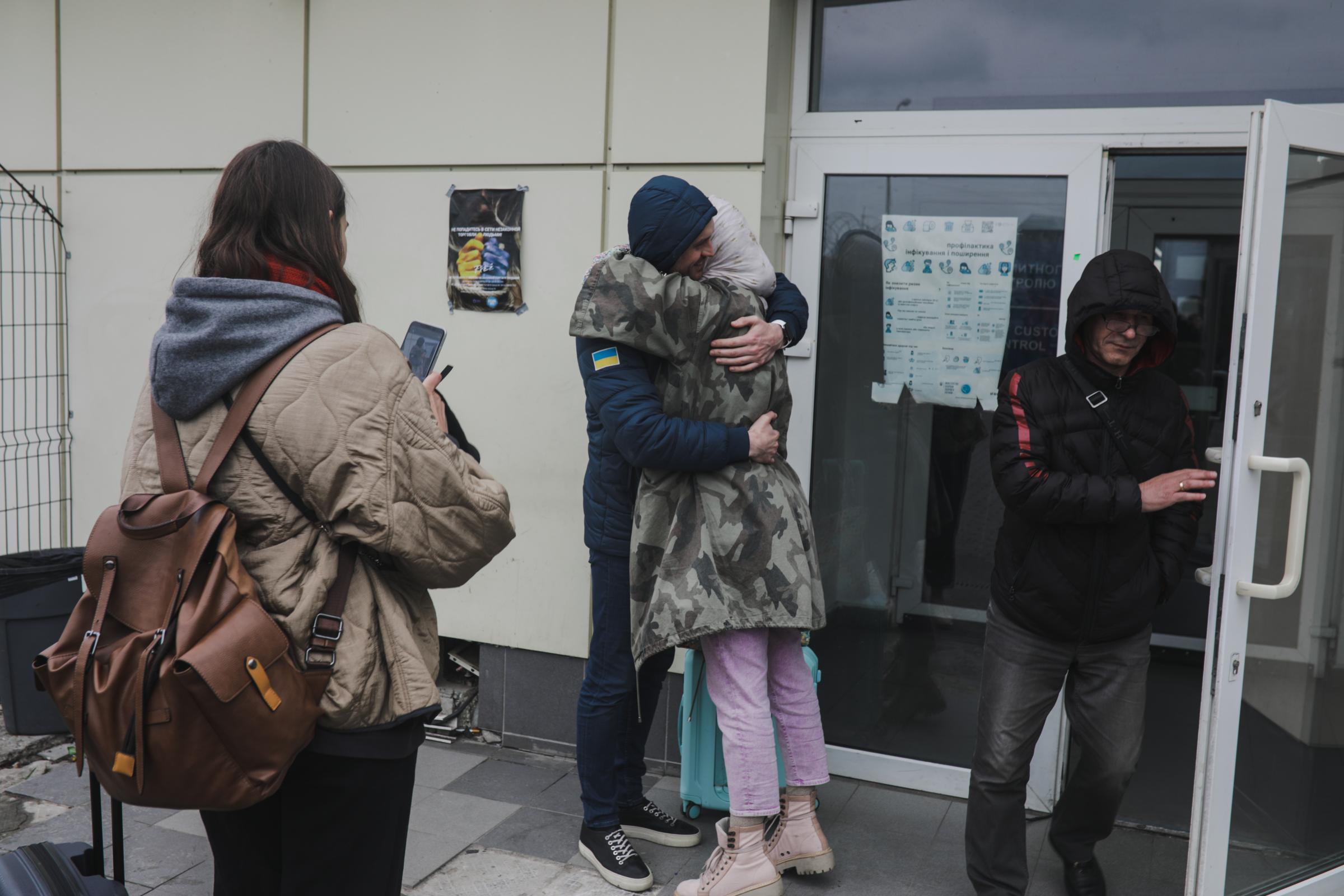 Anadolu/Getty - Ukrainian refugees come back to their relative in Lviv