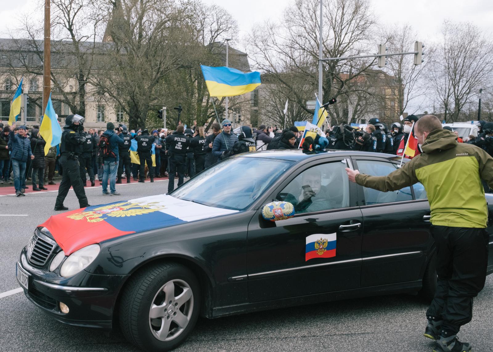 Russian Motorcade in Hanover Blocked - 