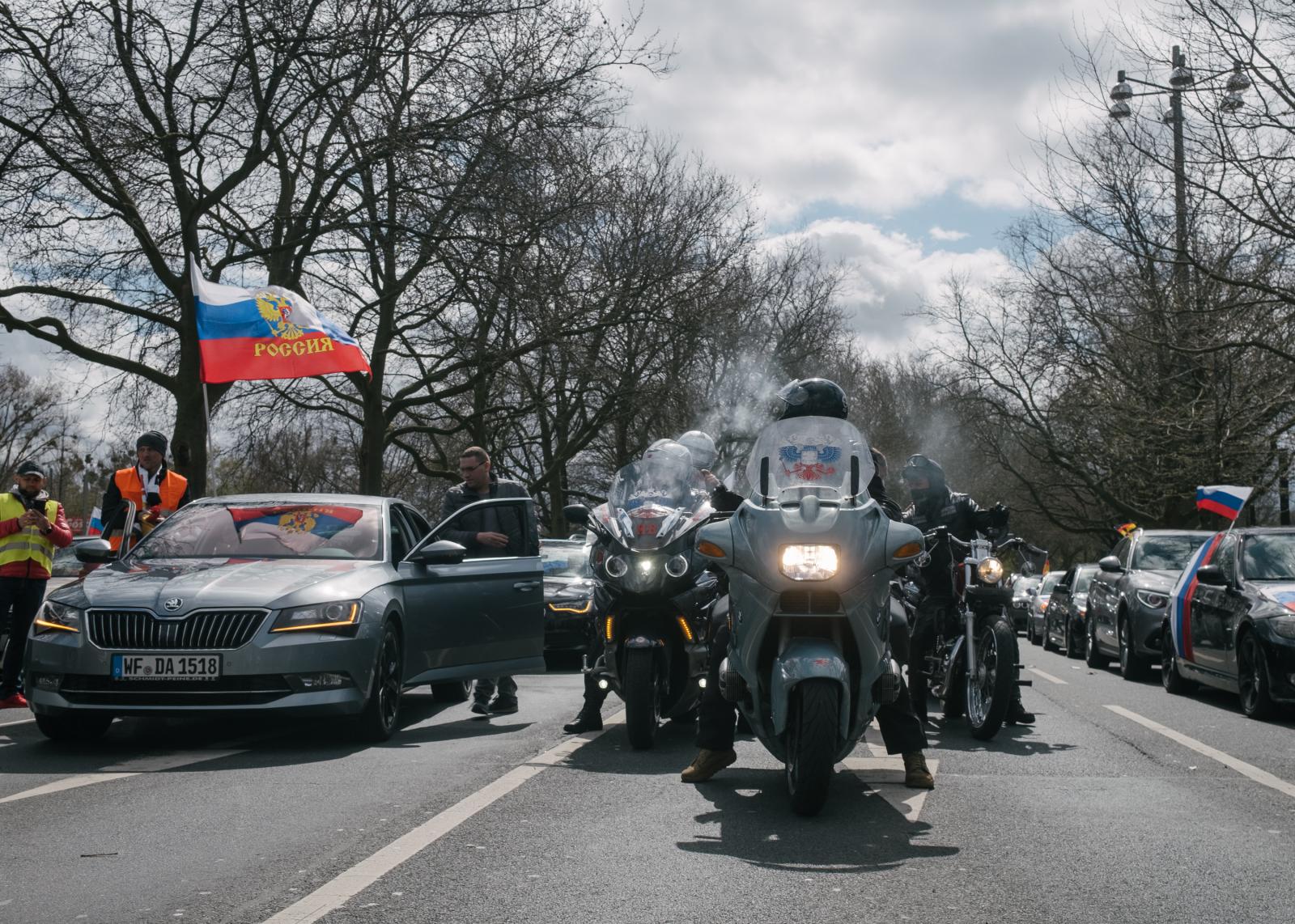 Russian Motorcade in Hanover Blocked - Bikers associated with the "night wolves" line...