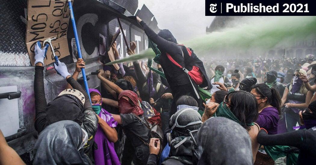 Thumbnail of NY Times: A Women’s March in Mexico City Turns Violent, With at Least 81 Injured