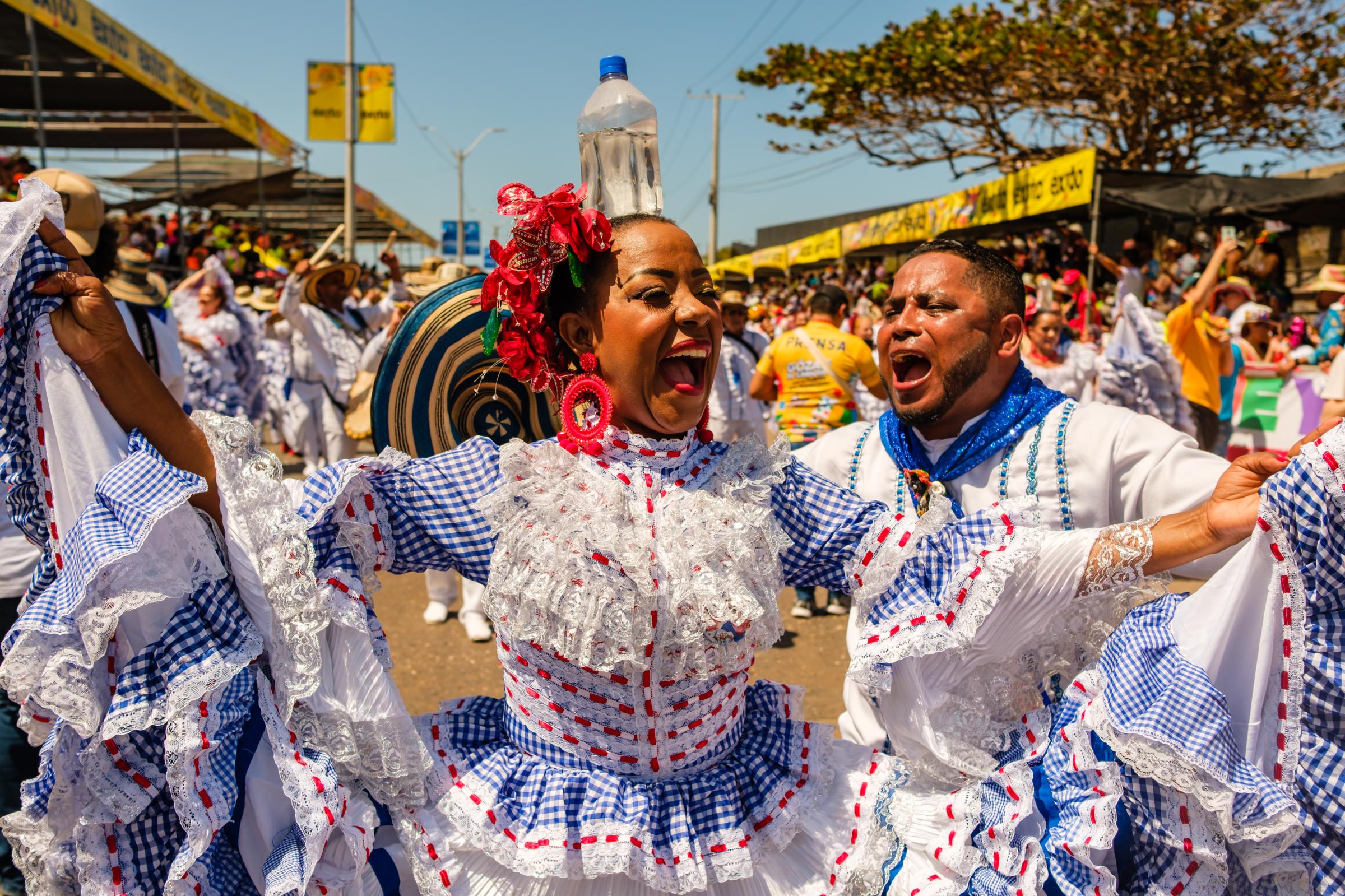 Batalla de las Flores, Carnaval de Barranquilla - Batalla de las Flores, Via 40, Carnaval de Barranquilla,...