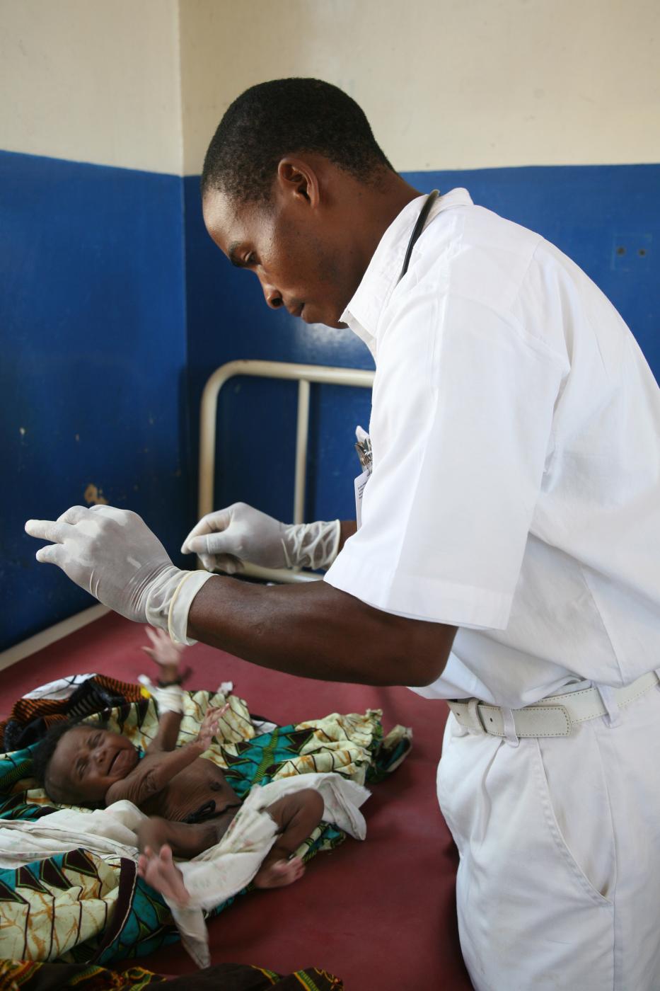 Mocimboa da Praia Hospital dire...ince. Mozambique, October 2007.