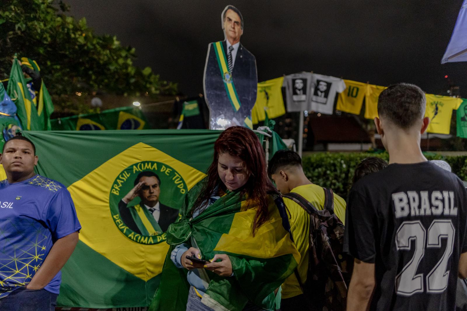 Bolsonaro supporters gather in ...rrellaga for The New York Times
