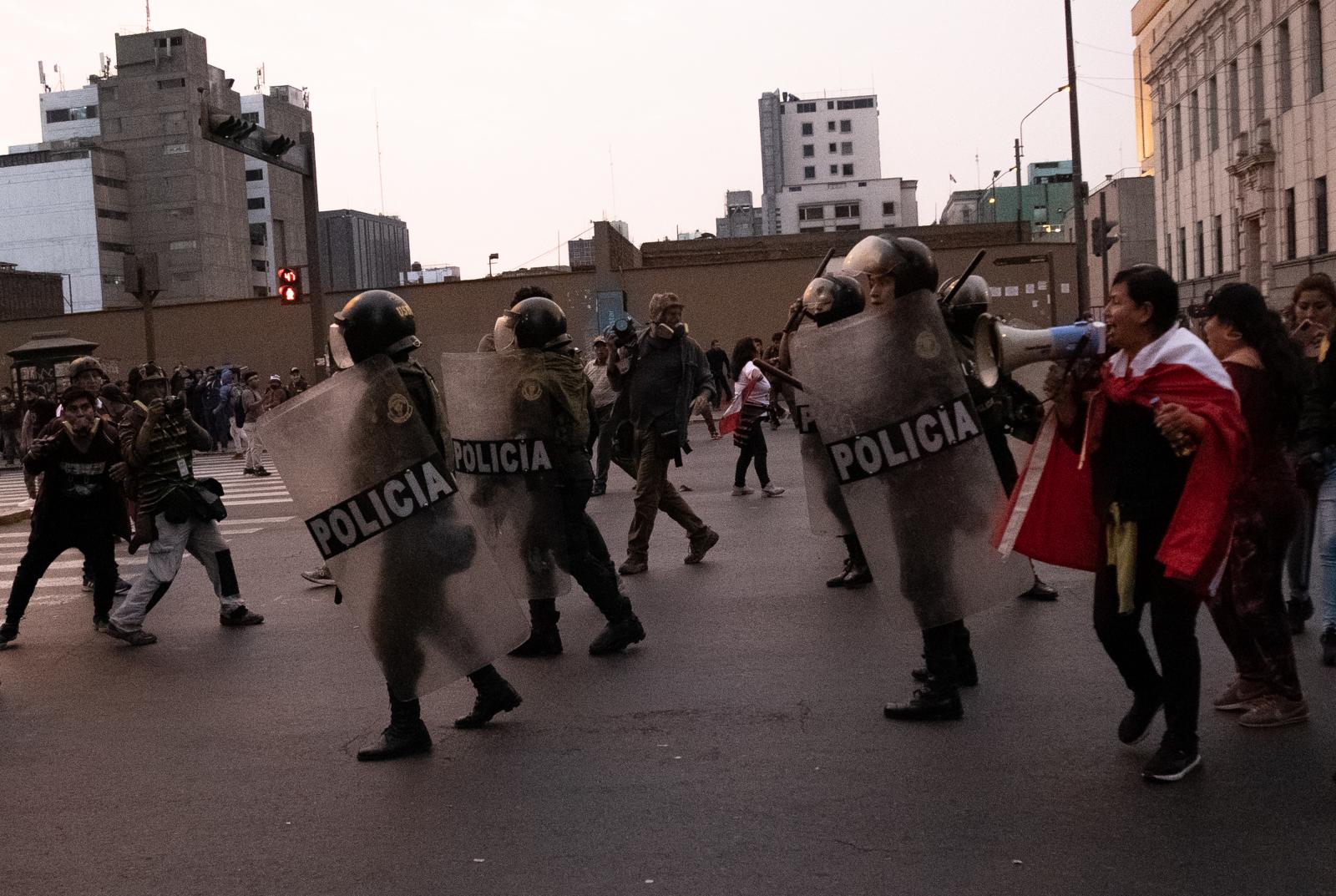 Peruvian police charging protes...udrey Cordova Rampant/Bloomberg