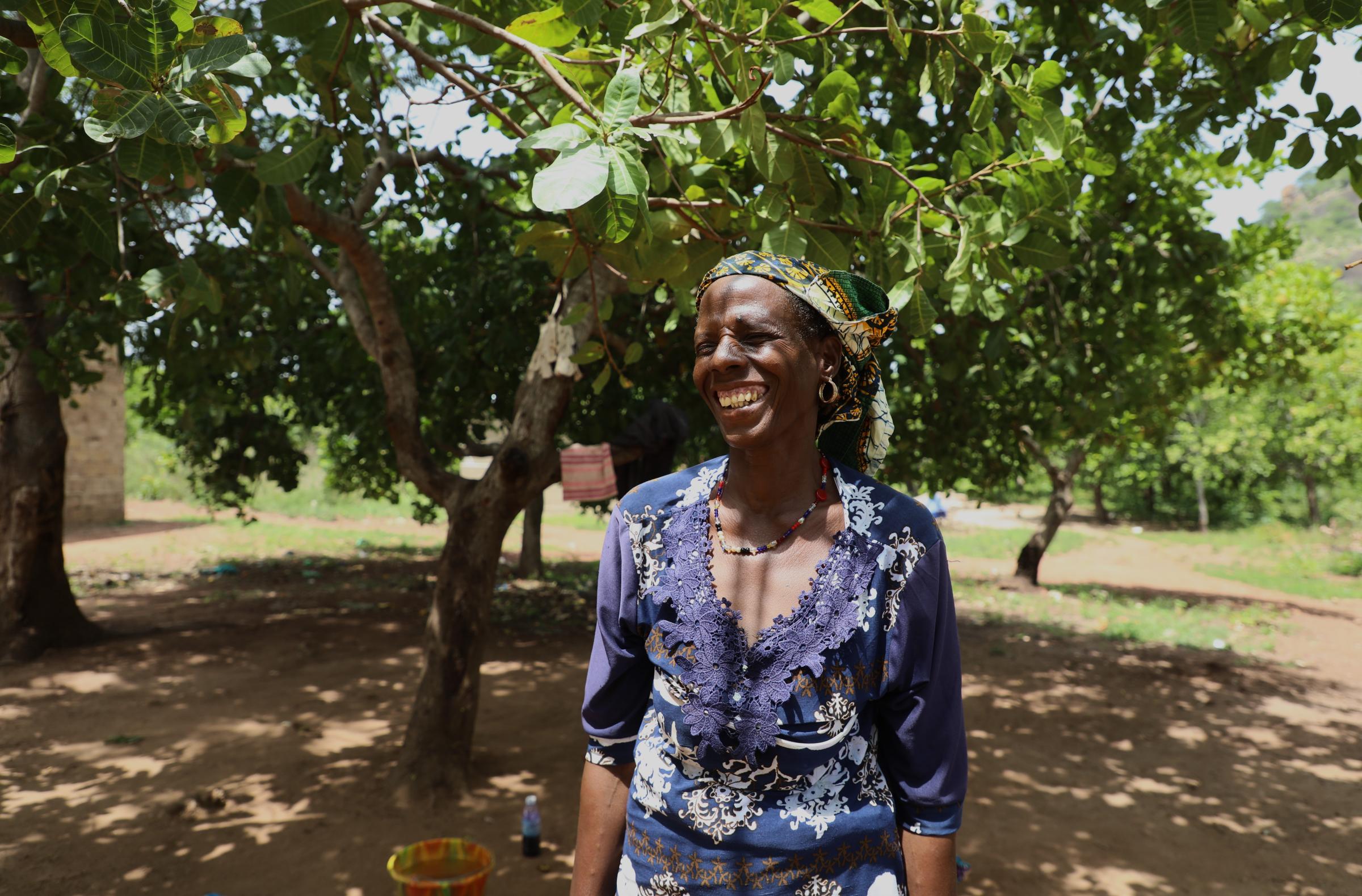 Art and Documentary Photography - Loading Gnambelegue10_10-05TL.JPG