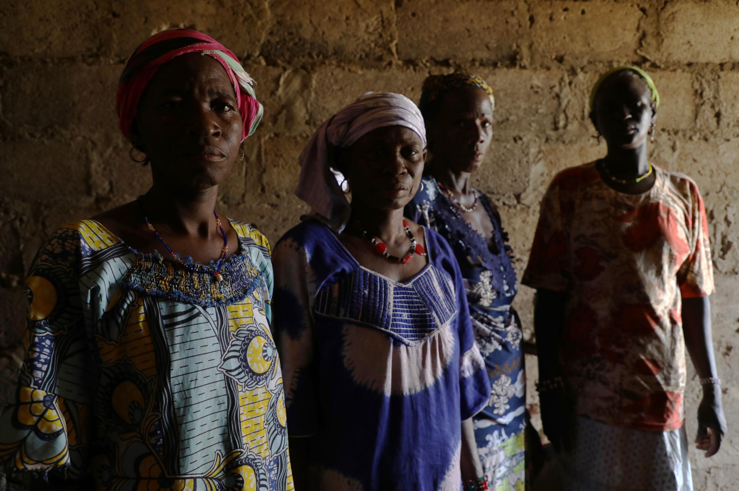 Art and Documentary Photography - Loading Gnambelegue14_10-05TL.JPG