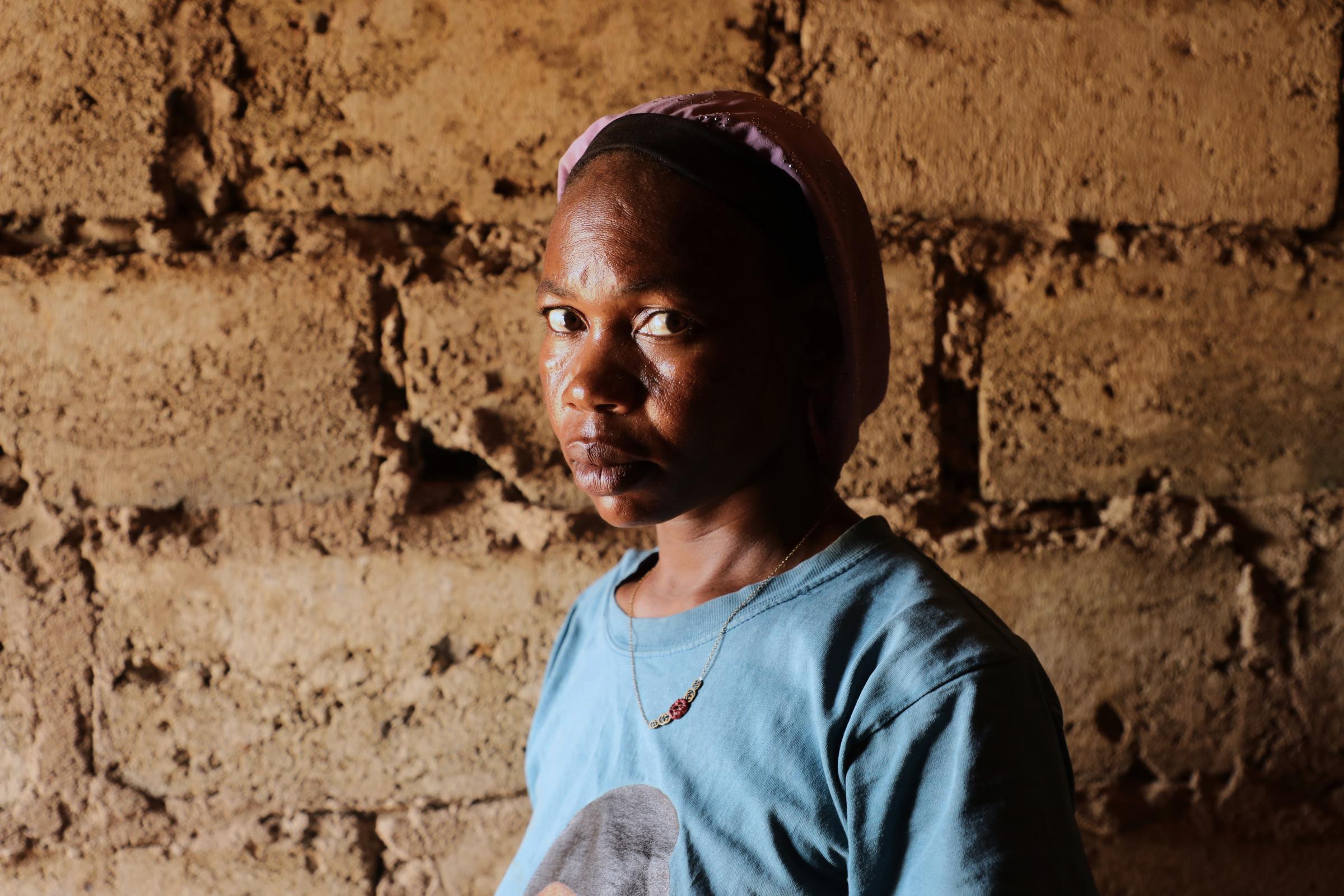 Art and Documentary Photography - Loading Gnambelegue39_10-05TL.JPG